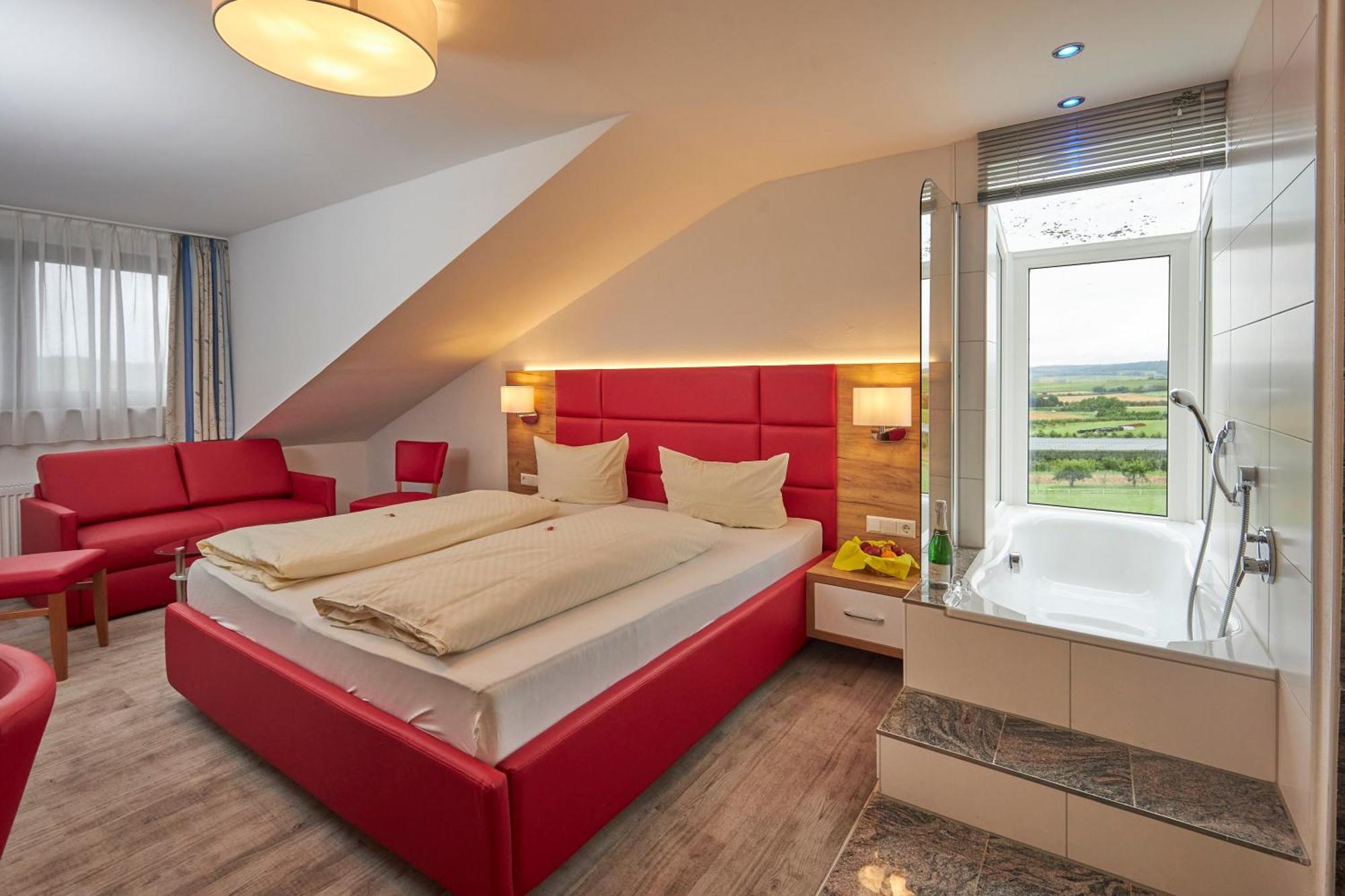 Flair Hotel Landgasthof Roger Лёвенштайн Экстерьер фото