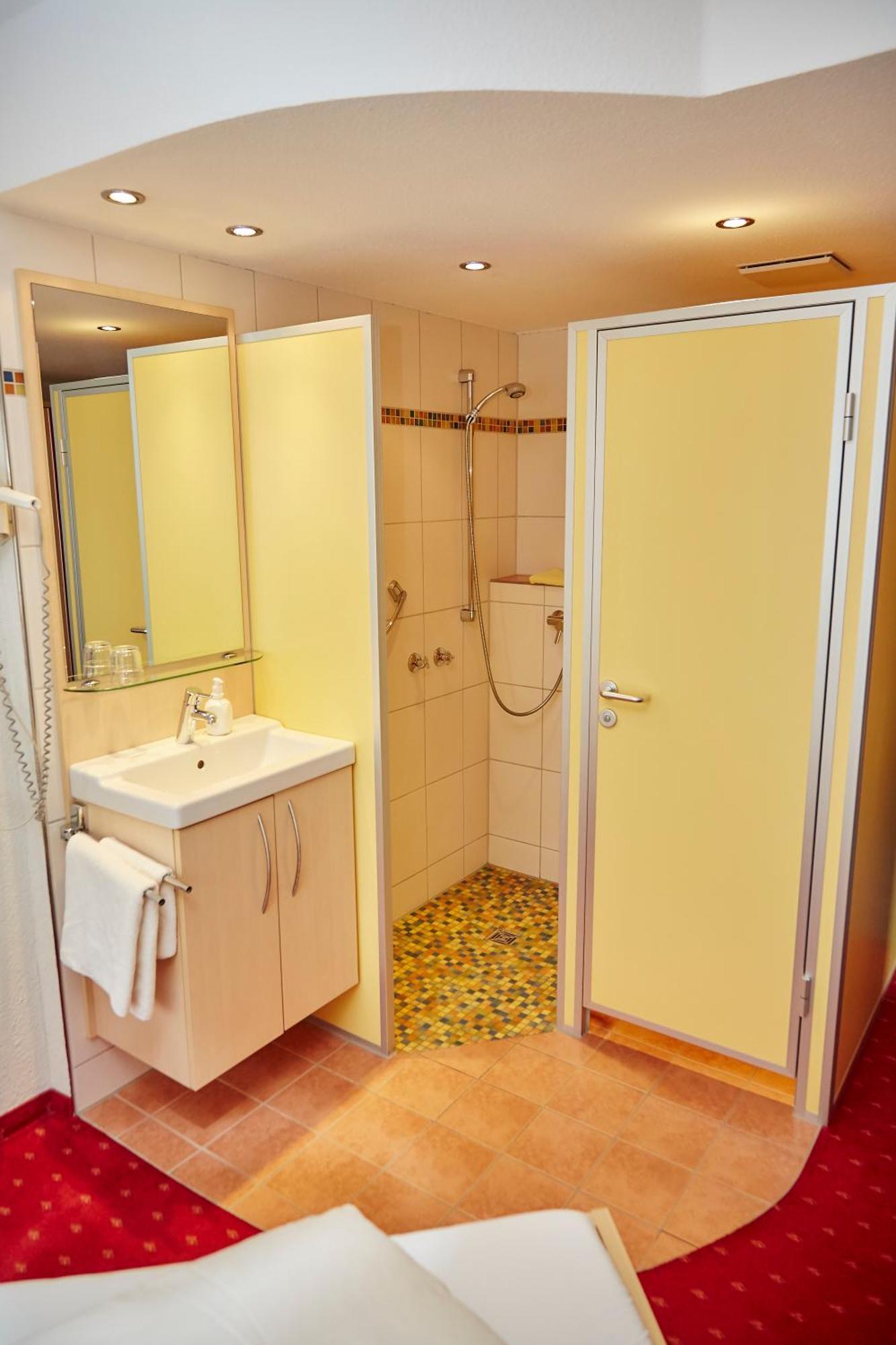 Flair Hotel Landgasthof Roger Лёвенштайн Экстерьер фото